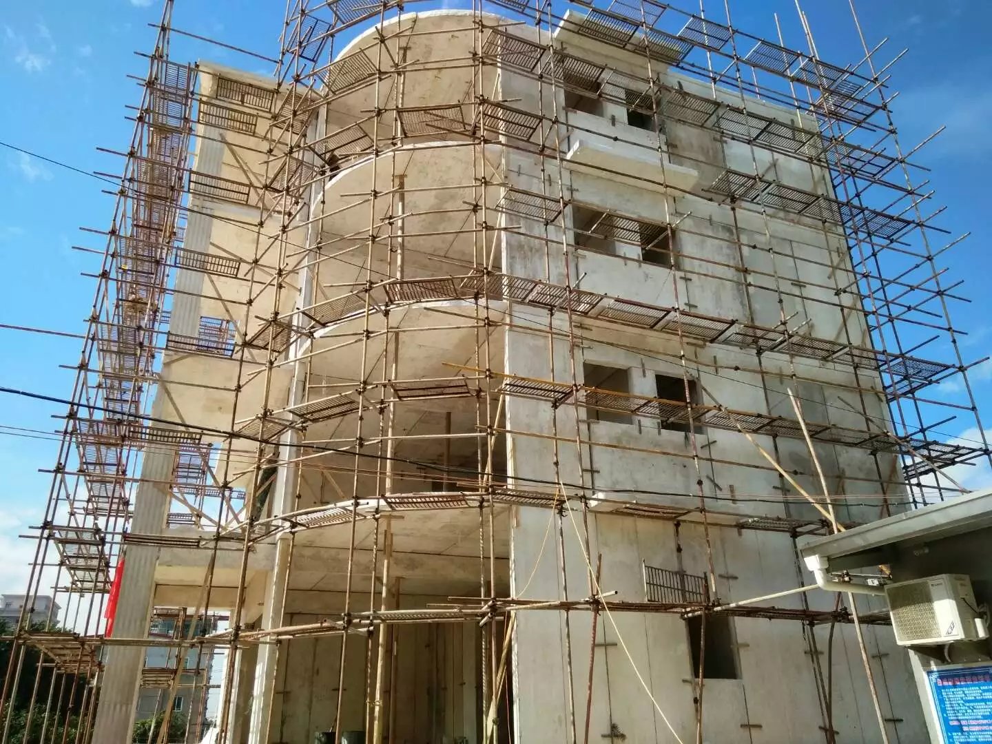 茅箭星河绿色环保装配式建材在福建修建的五层别墅建筑
